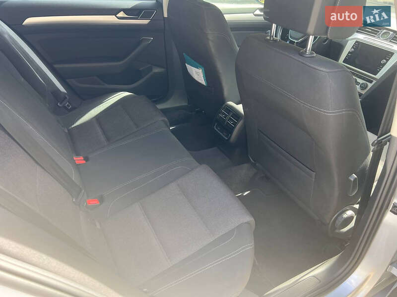Седан Volkswagen Passat 2018 в Кривом Роге