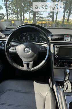 Седан Volkswagen Passat 2013 в Києві