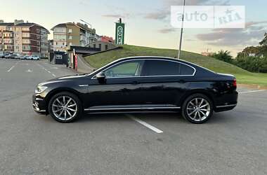 Седан Volkswagen Passat 2018 в Києві