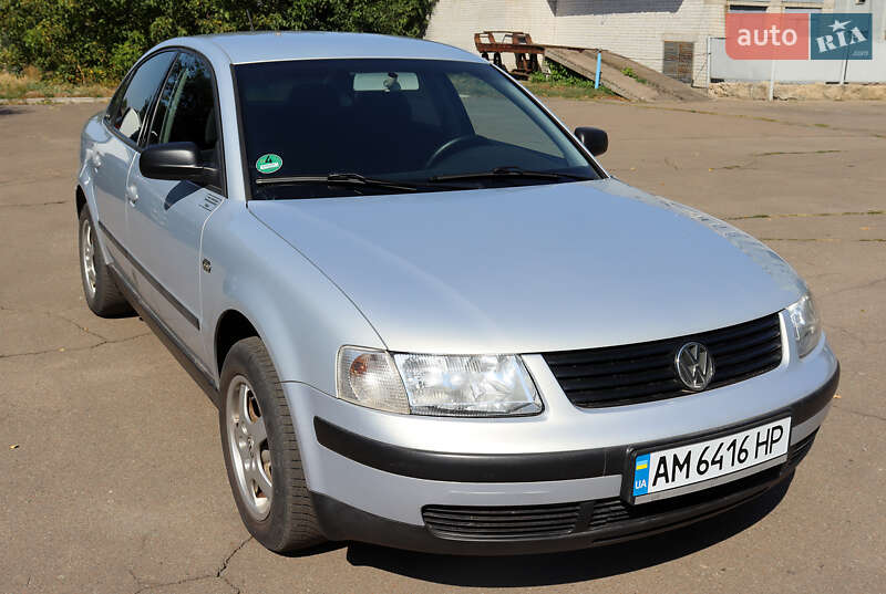 Седан Volkswagen Passat 1999 в 