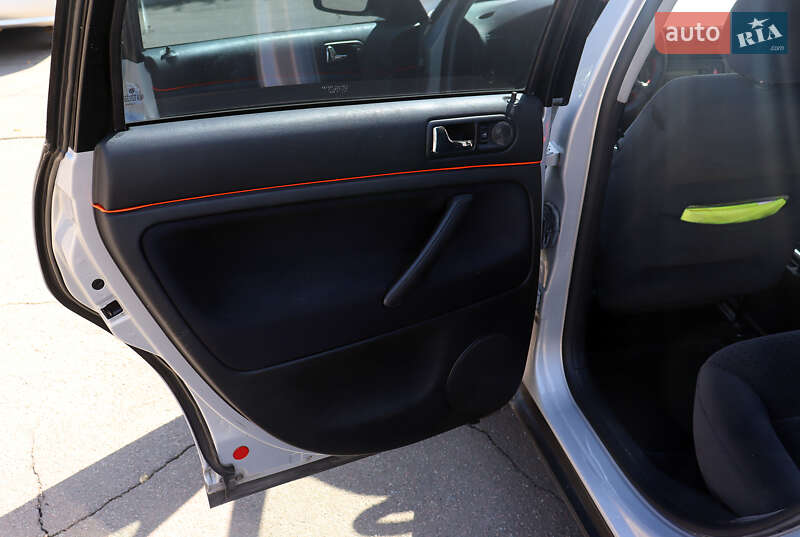 Седан Volkswagen Passat 1999 в Попельне