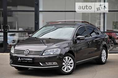 Седан Volkswagen Passat 2011 в Харкові