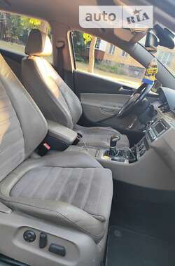 Універсал Volkswagen Passat 2006 в 