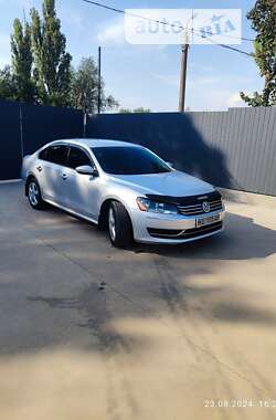 Седан Volkswagen Passat 2012 в Днепре