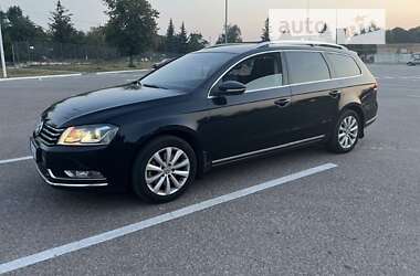 Універсал Volkswagen Passat 2011 в Житомирі