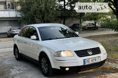 Седан Volkswagen Passat 2003 в Днепре