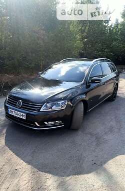 Універсал Volkswagen Passat 2011 в Житомирі