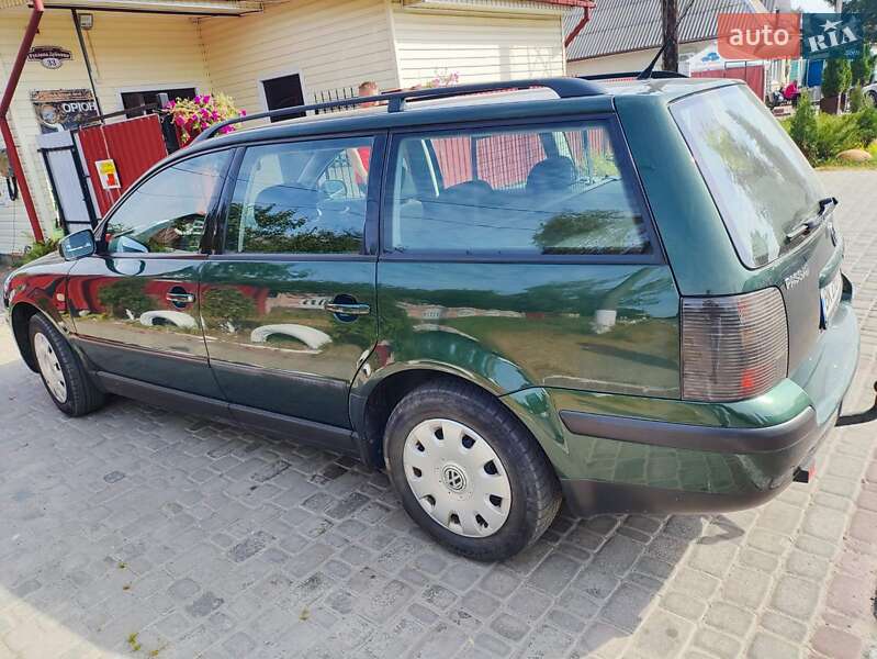 Універсал Volkswagen Passat 1998 в Рокитному