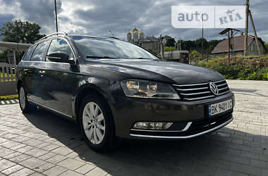 Универсал Volkswagen Passat 2013 в Остроге