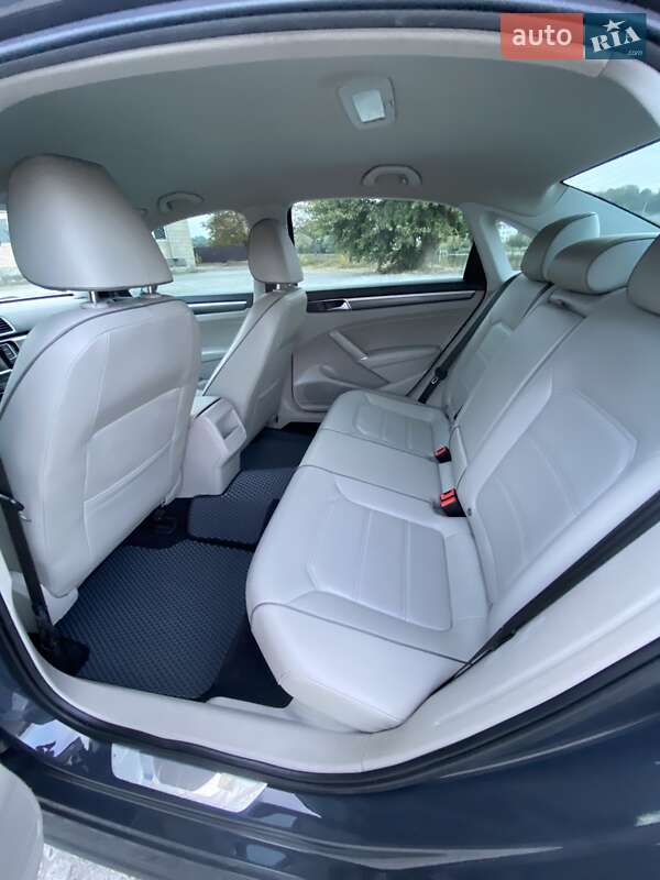 Седан Volkswagen Passat 2016 в Ржищеве