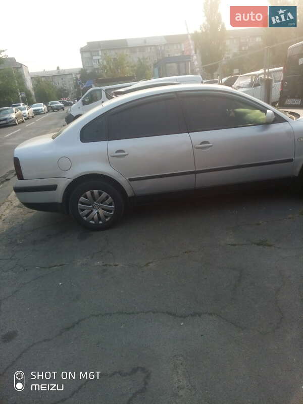 Седан Volkswagen Passat 2000 в Києві