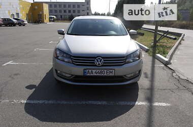 Седан Volkswagen Passat 2013 в Києві