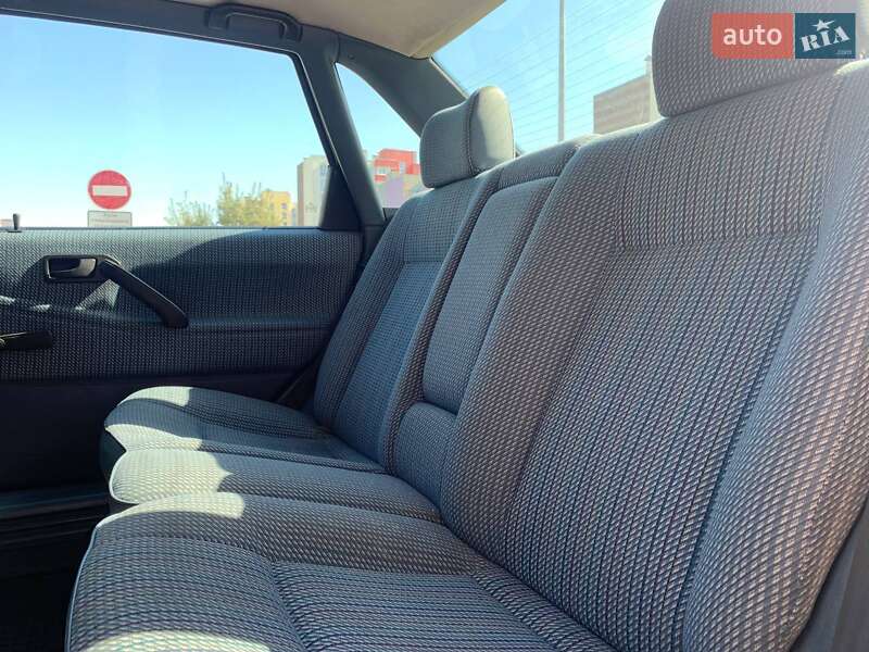 Седан Volkswagen Passat 1993 в Бучі