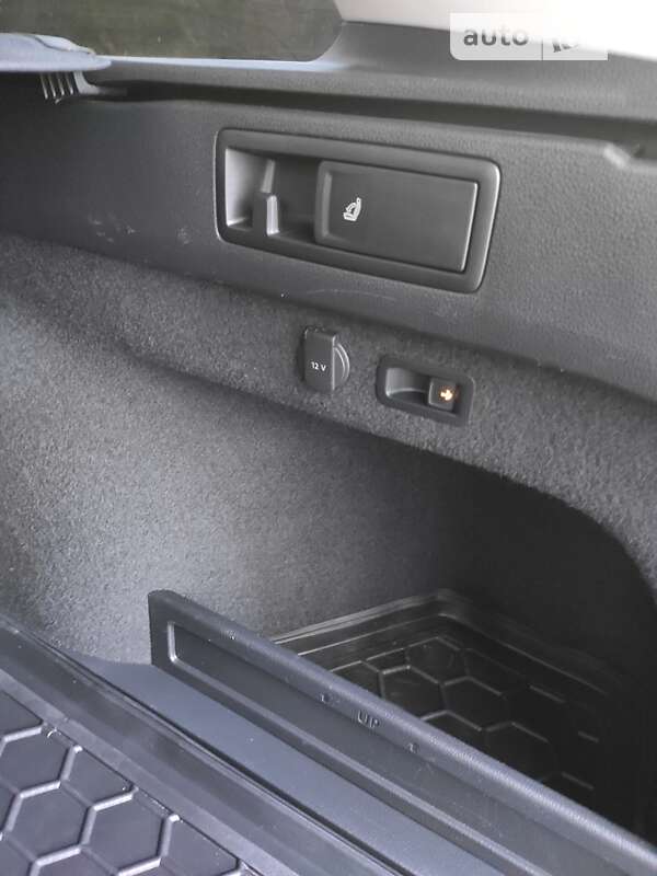 Універсал Volkswagen Passat 2017 в Львові