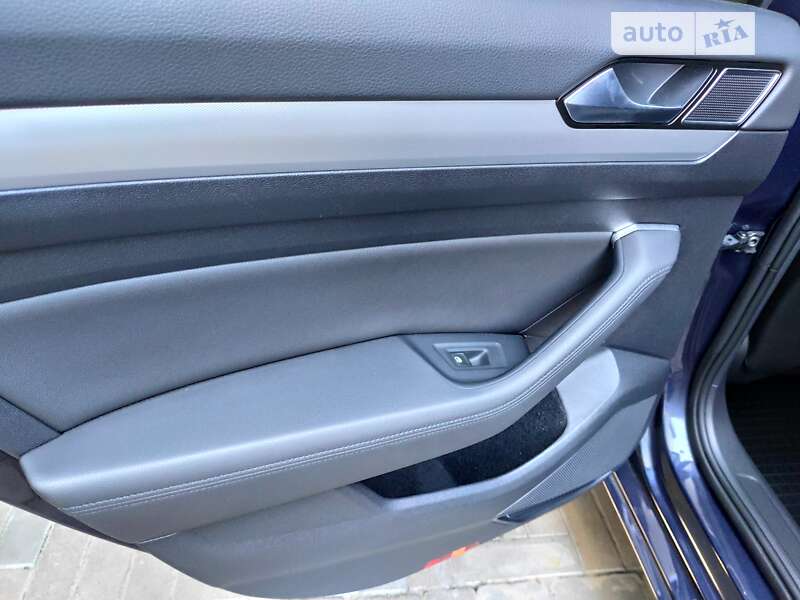 Універсал Volkswagen Passat 2017 в Львові