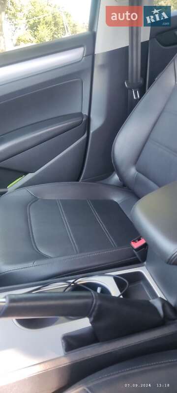 Седан Volkswagen Passat 2013 в Александрие