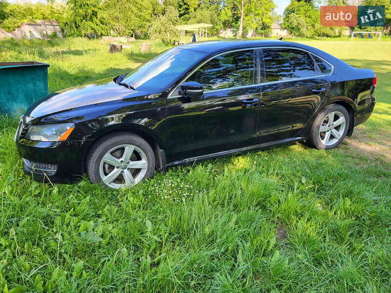 Седан Volkswagen Passat 2013 в Сокале