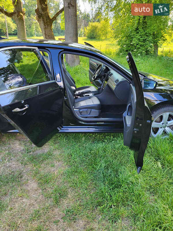 Седан Volkswagen Passat 2013 в Сокале