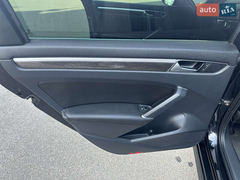 Седан Volkswagen Passat 2016 в Тернополе