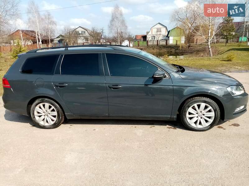 Универсал Volkswagen Passat 2011 в Романове