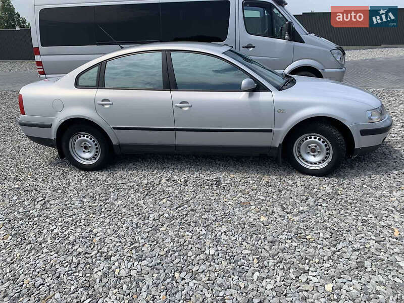 Седан Volkswagen Passat 1997 в Чернівцях