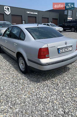 Седан Volkswagen Passat 1997 в Черновцах