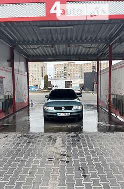 Седан Volkswagen Passat 1997 в Виннице