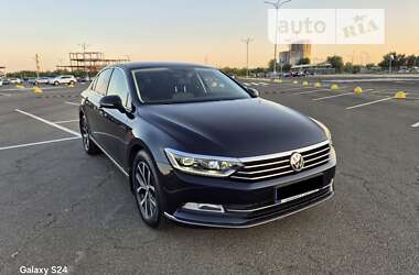 Седан Volkswagen Passat 2018 в Киеве