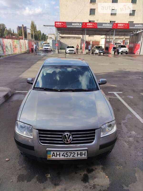 Седан Volkswagen Passat 2002 в Києві