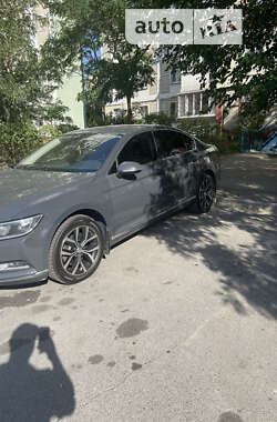 Седан Volkswagen Passat 2019 в Киеве