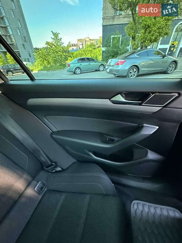 Универсал Volkswagen Passat 2015 в Днепре