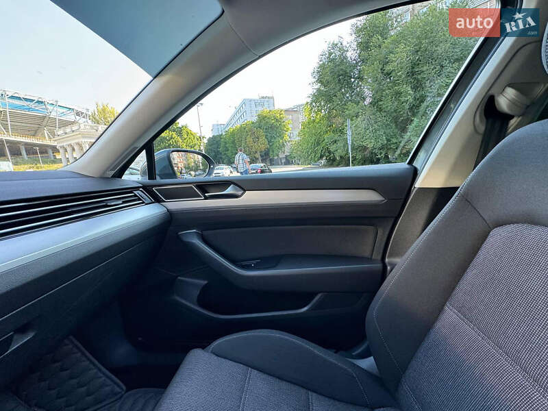 Универсал Volkswagen Passat 2015 в Днепре