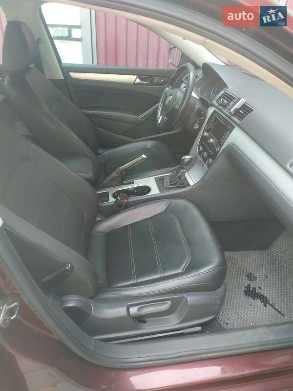 Седан Volkswagen Passat 2013 в Рокитному
