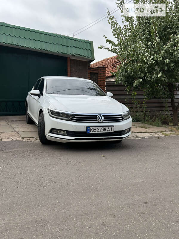 Седан Volkswagen Passat 2016 в Дніпрі