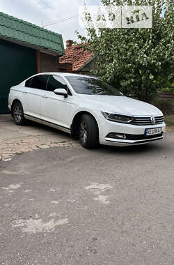 Седан Volkswagen Passat 2016 в Днепре