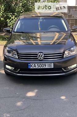 Седан Volkswagen Passat 2012 в Киеве