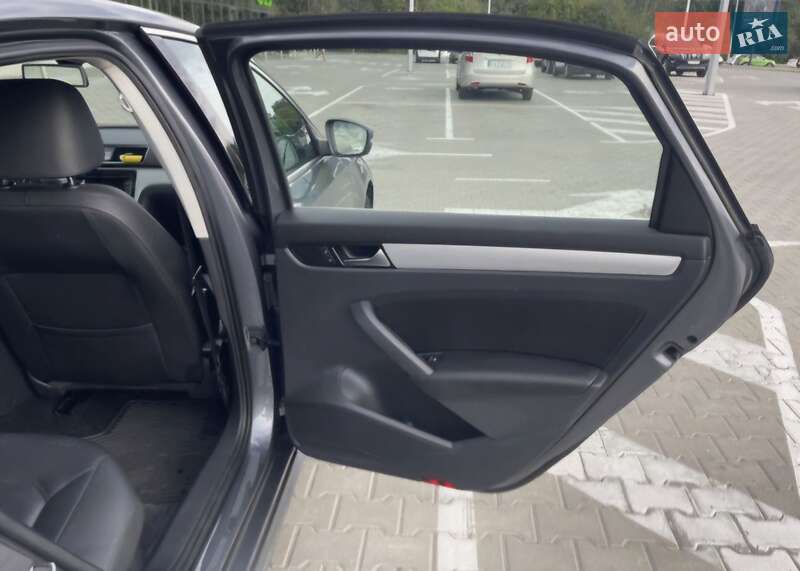 Седан Volkswagen Passat 2013 в Киеве