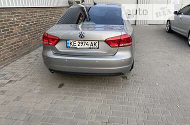 Седан Volkswagen Passat 2012 в Днепре