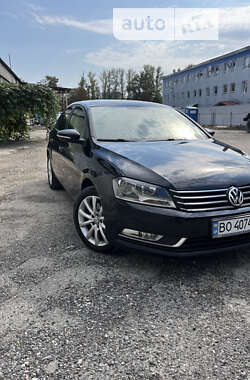 Седан Volkswagen Passat 2012 в Тернополі