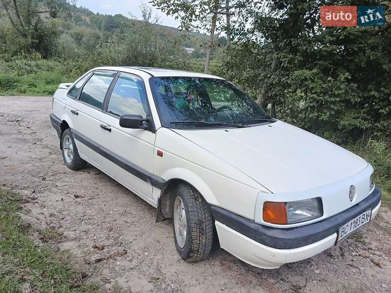 Седан Volkswagen Passat 1988 в Брюховичах