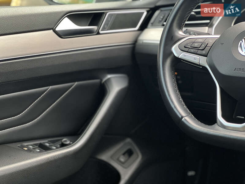 Універсал Volkswagen Passat 2019 в Ужгороді