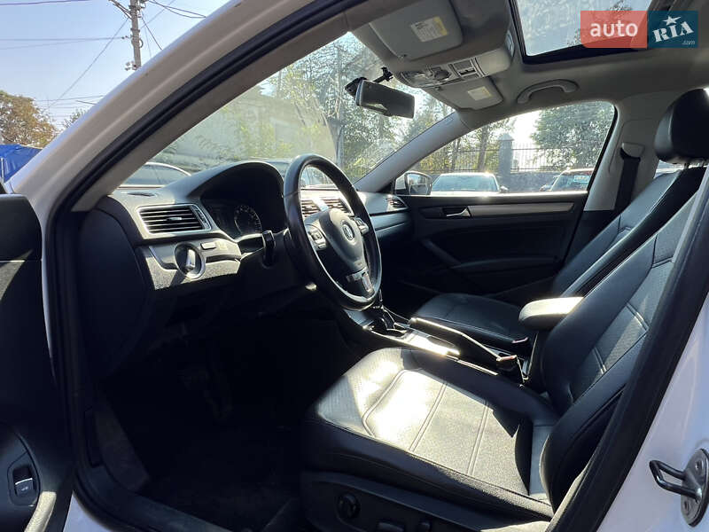 Седан Volkswagen Passat 2014 в Стрые
