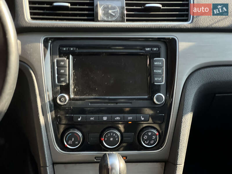 Седан Volkswagen Passat 2014 в Стрые