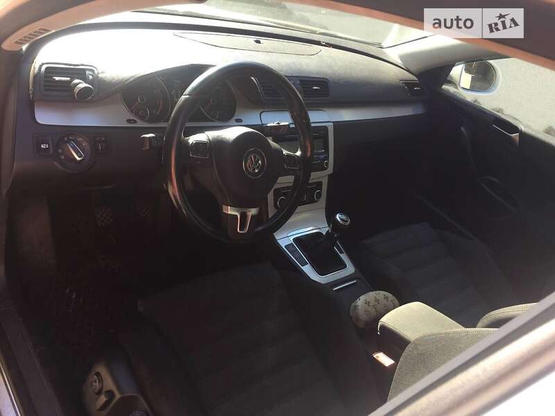 Універсал Volkswagen Passat 2010 в Рівному