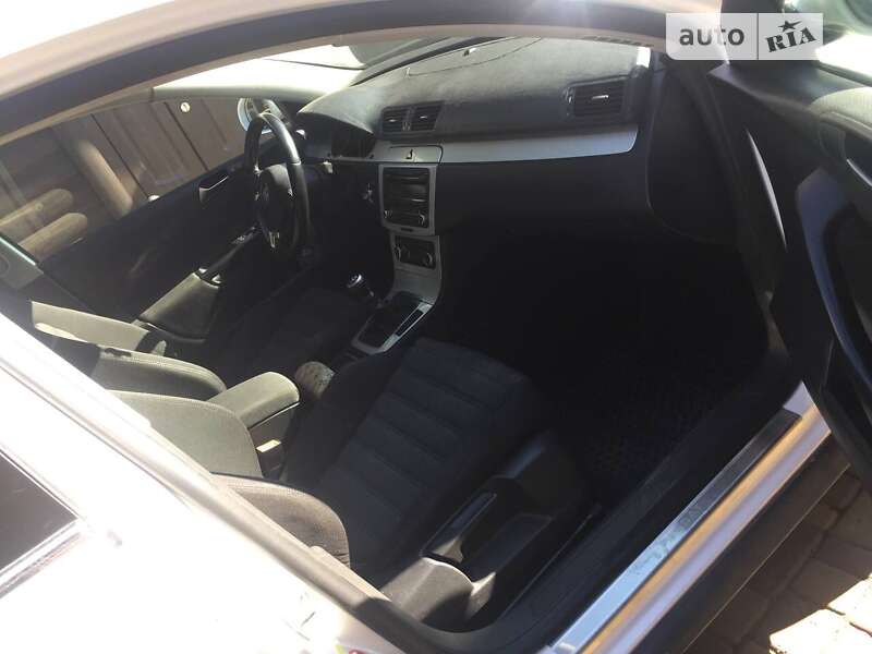 Універсал Volkswagen Passat 2010 в Рівному