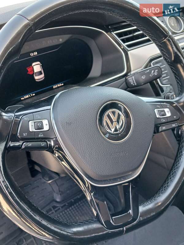 Седан Volkswagen Passat 2016 в Южном