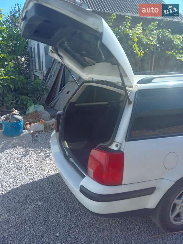 Универсал Volkswagen Passat 1998 в Никополе