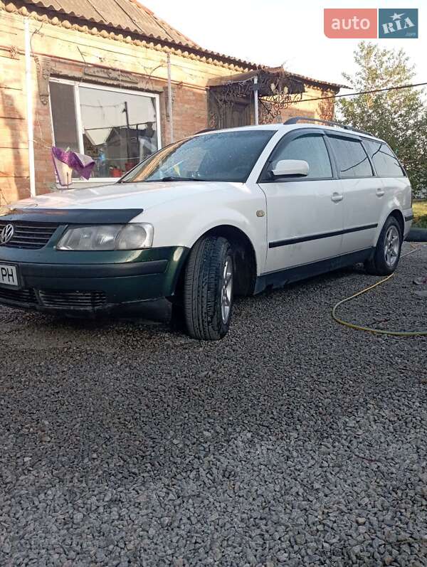 Универсал Volkswagen Passat 1998 в Никополе