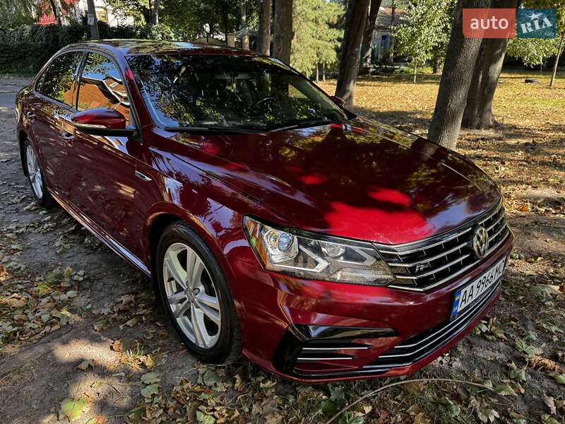 Седан Volkswagen Passat 2018 в Киеве