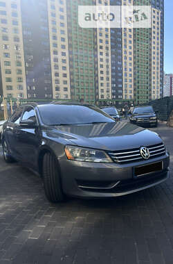 Седан Volkswagen Passat 2012 в Києві